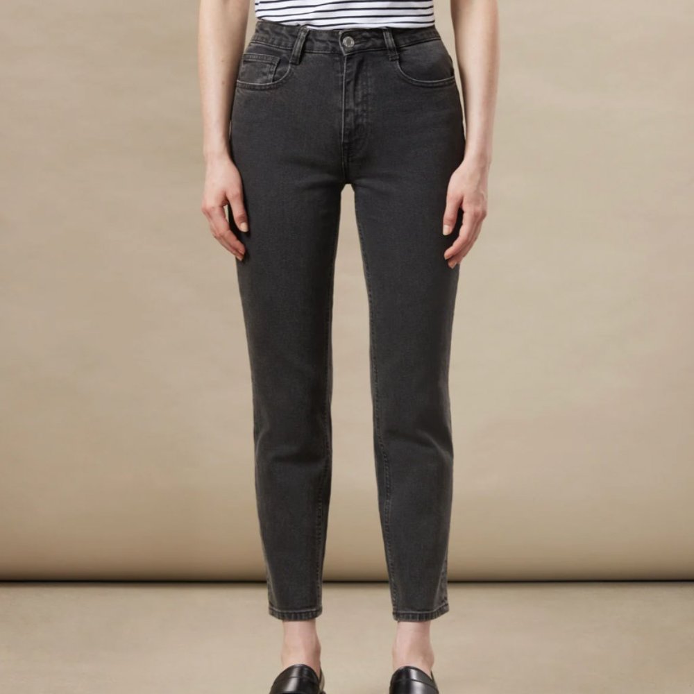 The Stevie High Rise Slim Tapered Jean in Washed Black NWOT Size 26